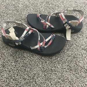 Chaco cloud size 8 womens
